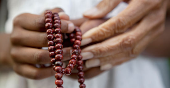 hands holding rosary